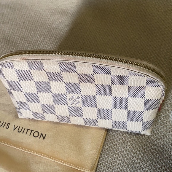 Louis Vuitton Cosmetic pouch - Picture 9 of 12